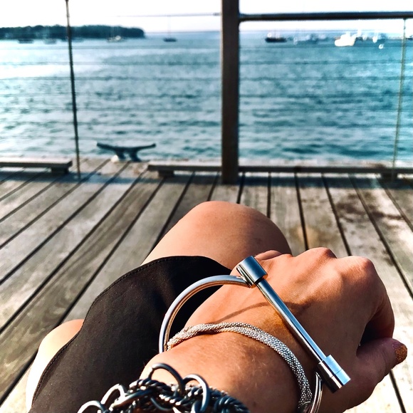 Eye Candy Jewelry Silver Bolt Cuff Bracelet Screws On and Off Straight Bar New - Picture 4 of 5